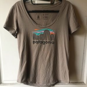 Small Patagonia scoop neck tee